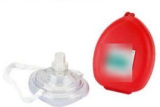 ماسک جیبی CPR در جعبه قلبی‌شکل